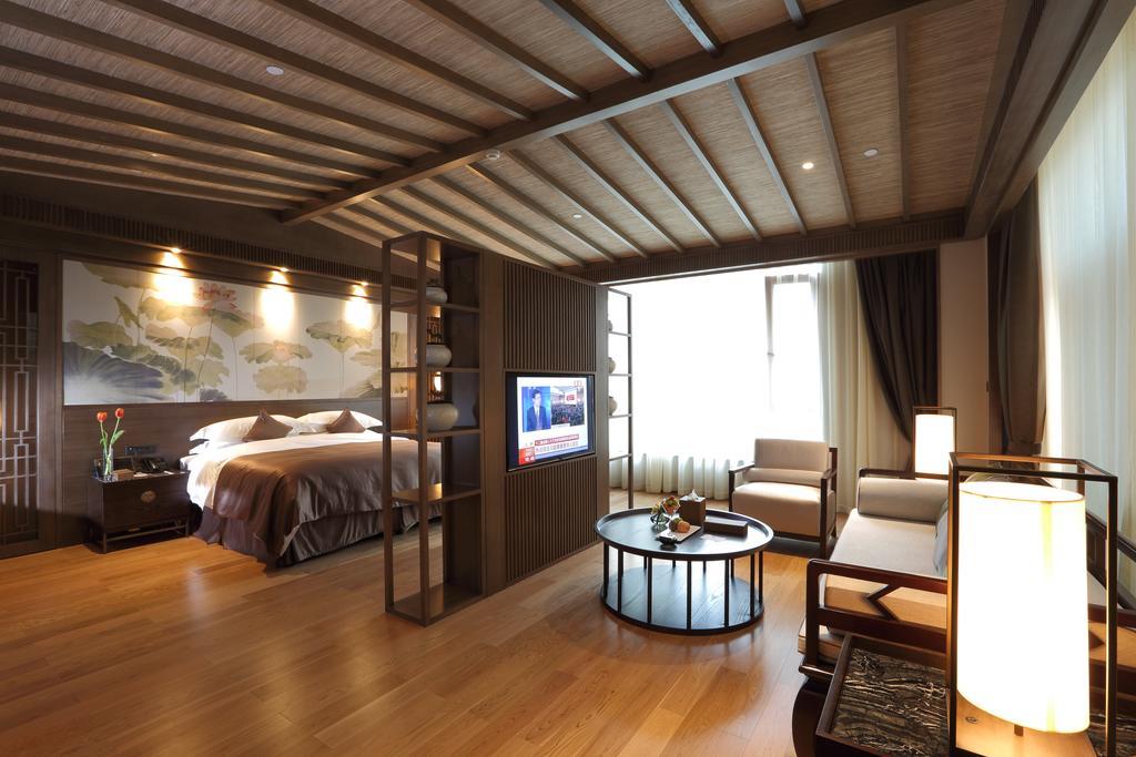 S&N Zhejiang Linhai International Hotel Номер фото