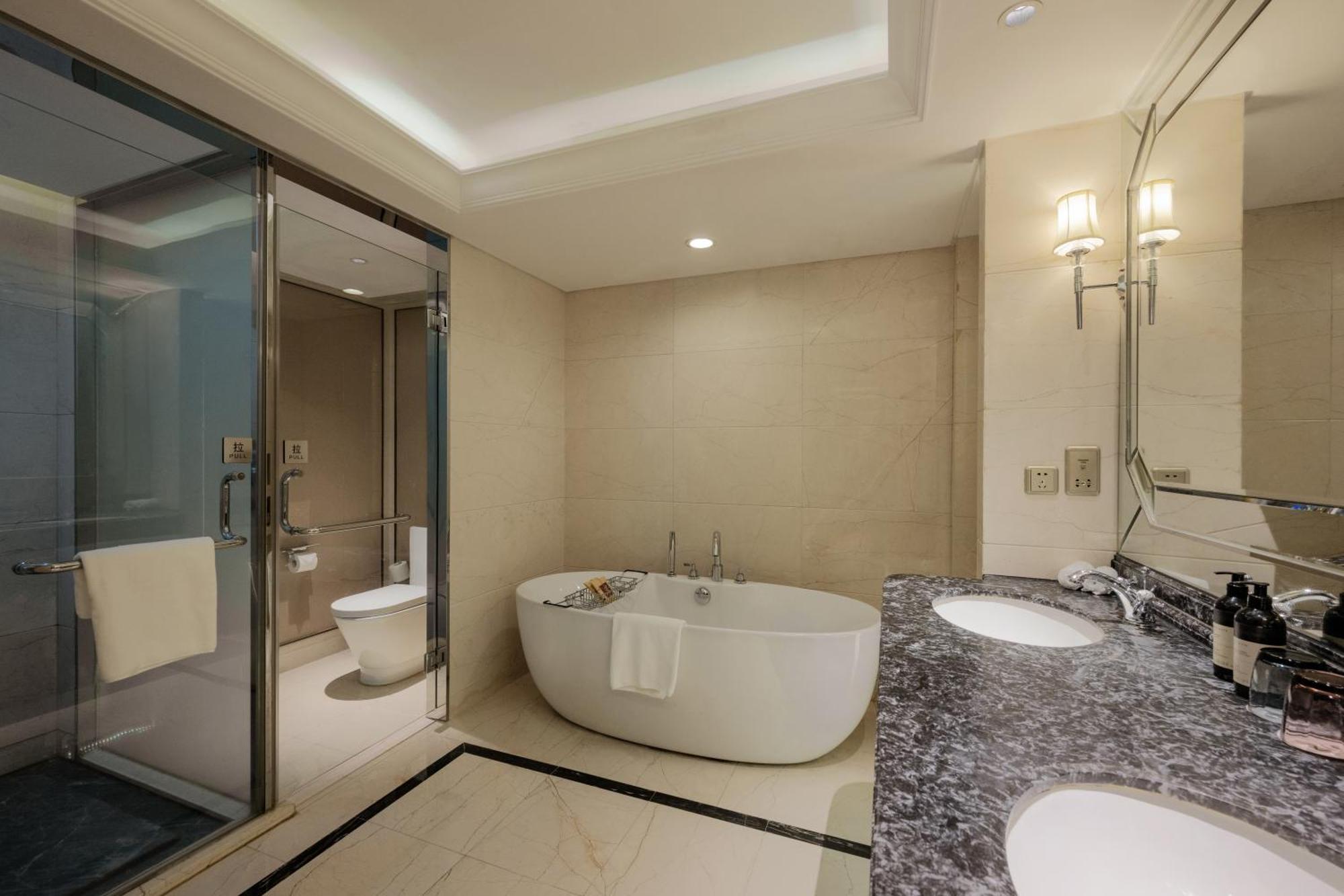 S&N Zhejiang Linhai International Hotel Экстерьер фото