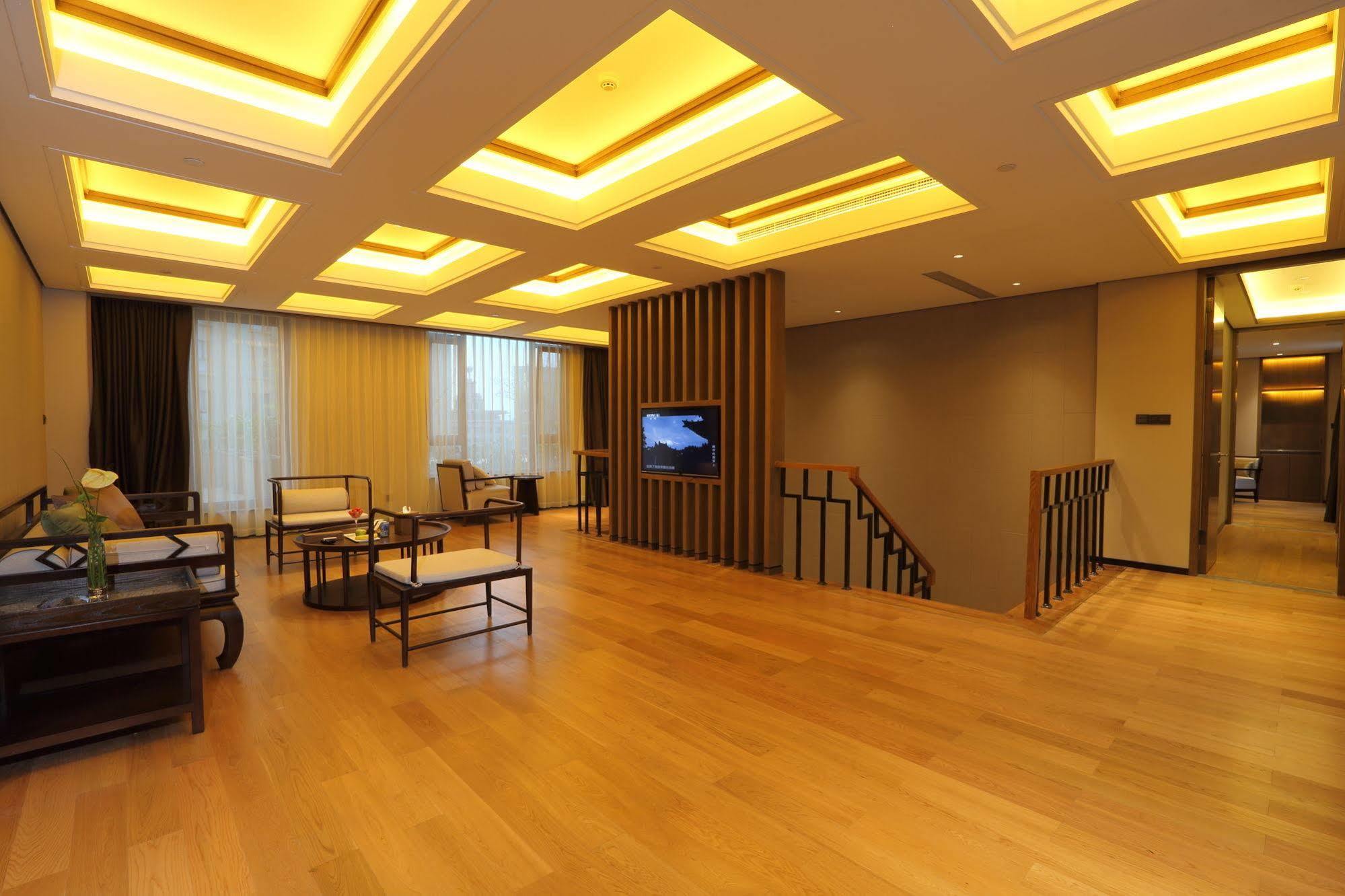 S&N Zhejiang Linhai International Hotel Экстерьер фото