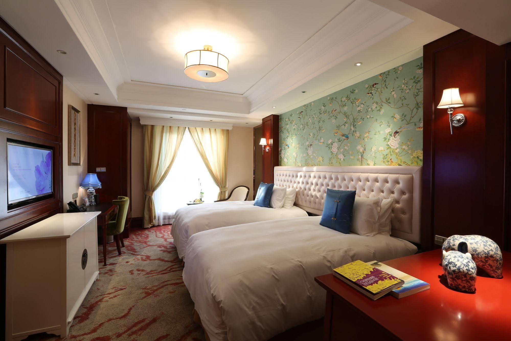 S&N Zhejiang Linhai International Hotel Экстерьер фото