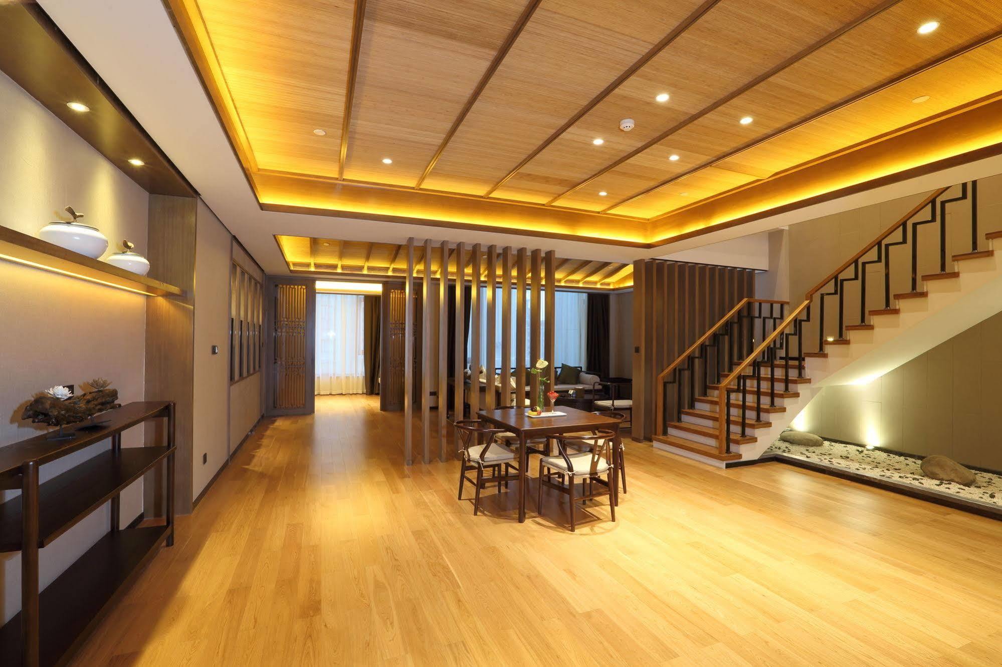 S&N Zhejiang Linhai International Hotel Экстерьер фото