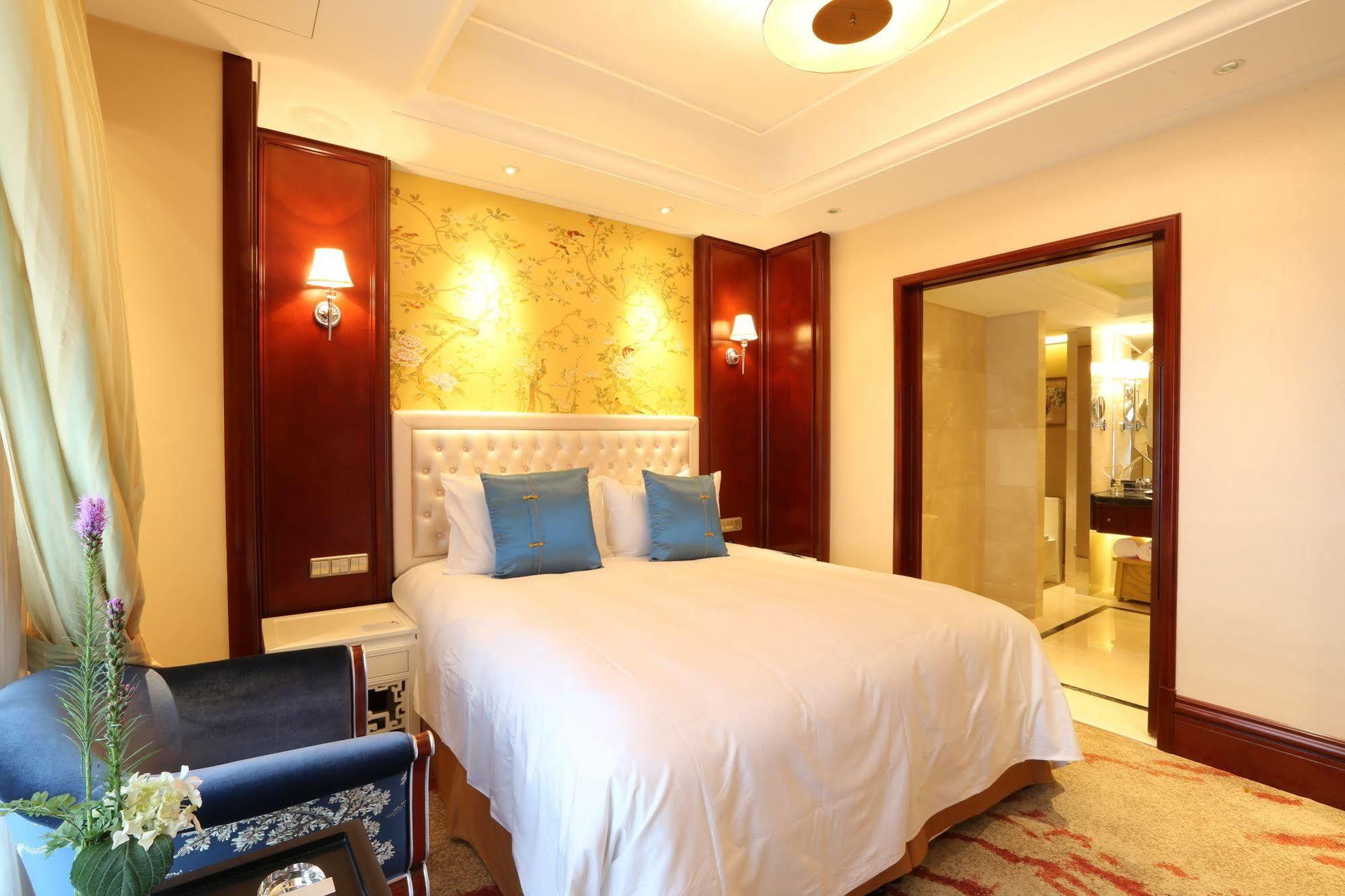 S&N Zhejiang Linhai International Hotel Экстерьер фото